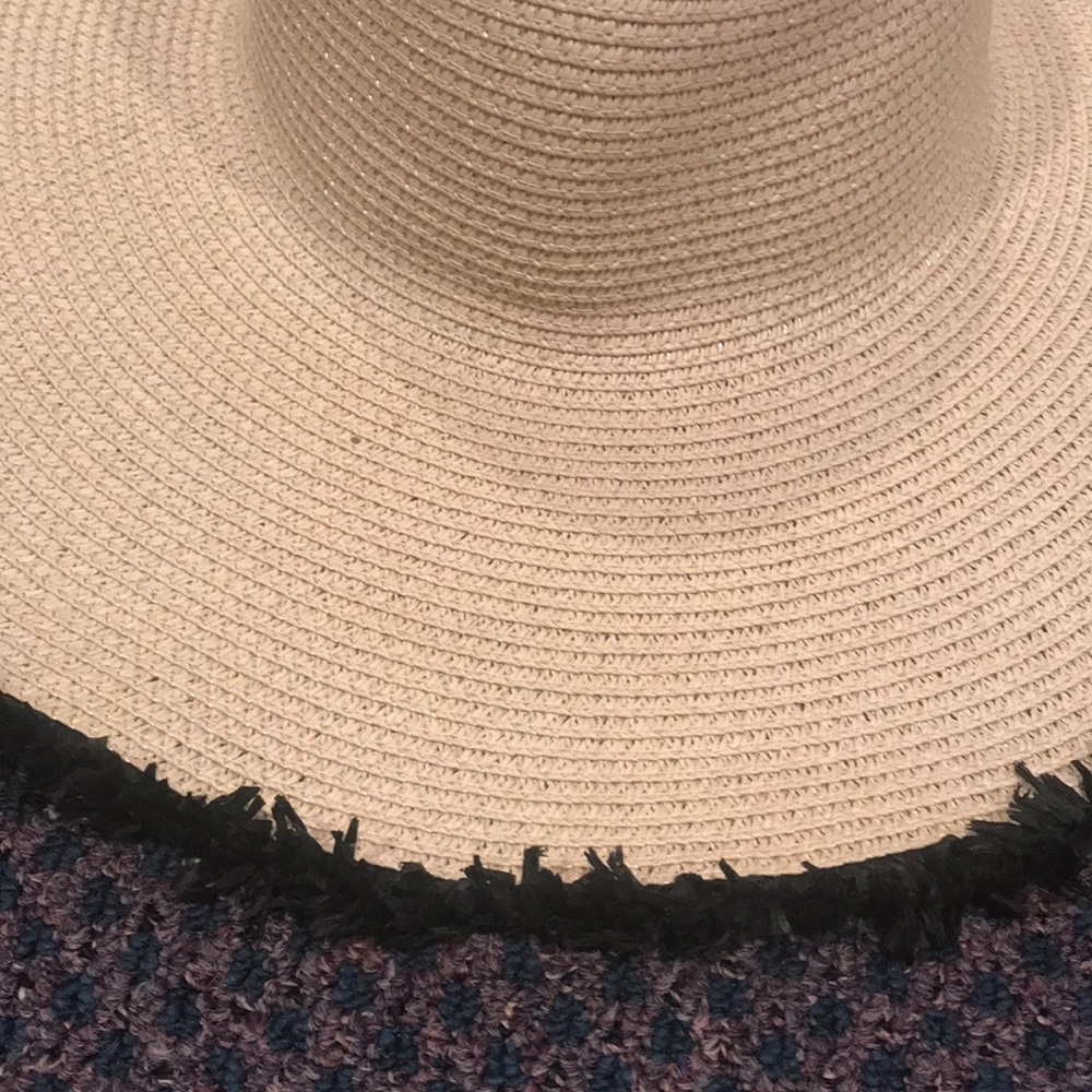Beach hat - Picture 2 of 2